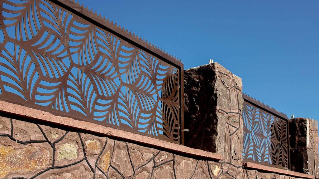 حفاظ روی دیوار