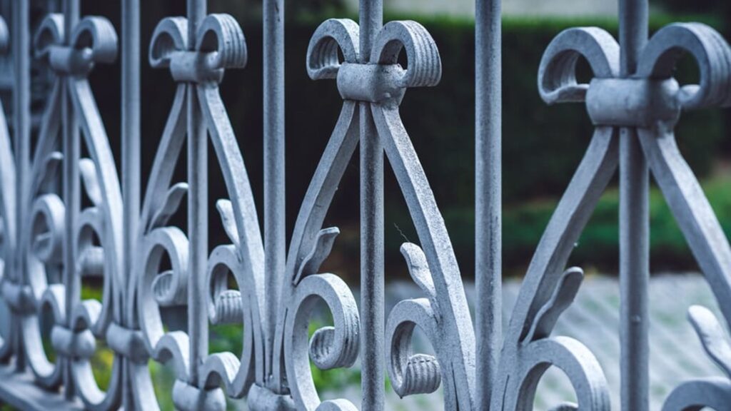 نرده فرفورژه فلزی