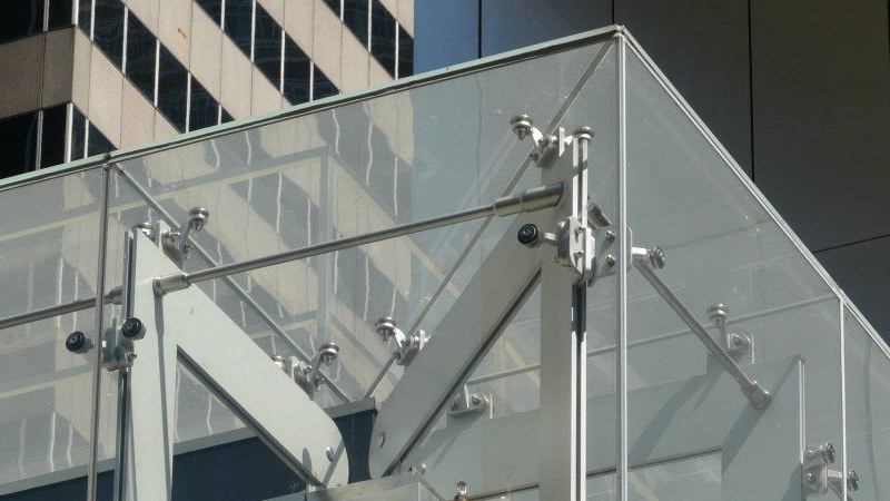 نمای اسپایدر شیشه ای