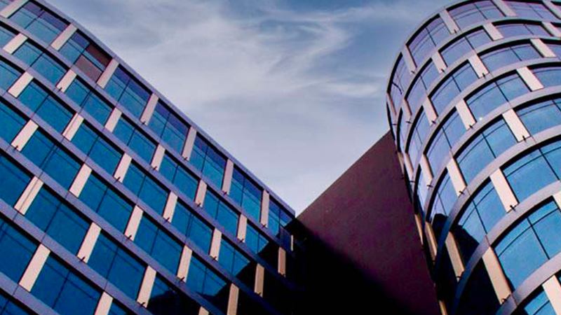 نمای شیشه ای ساختمان