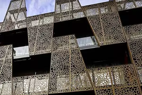 نمای پانچ متال